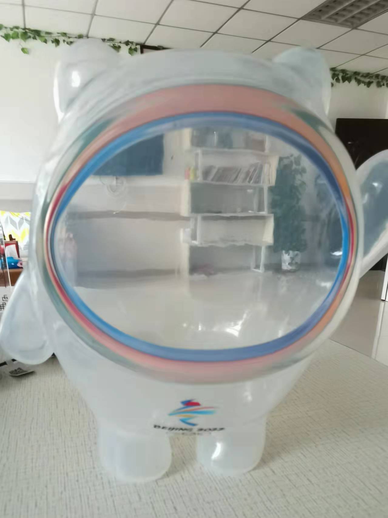 冰墩墩的硅膠外殼黃變是正?，F象嗎？